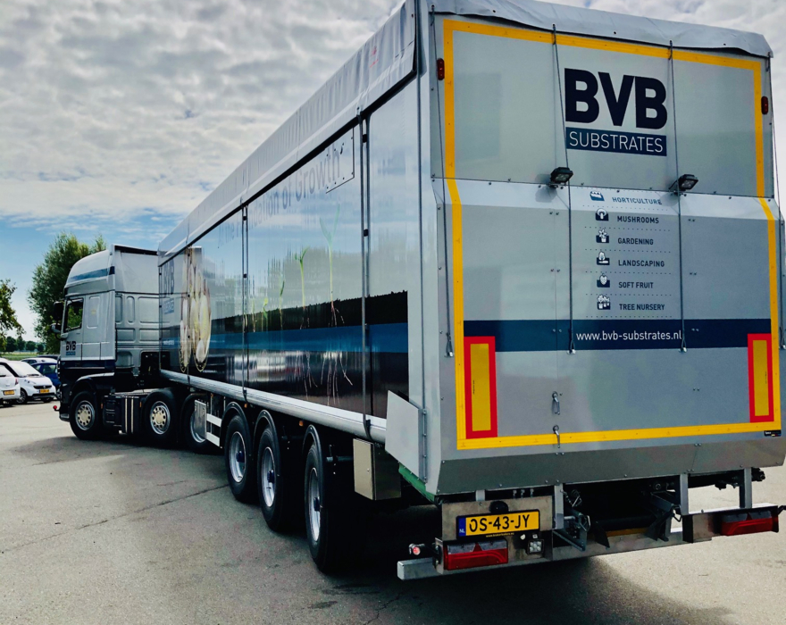 35ste Kraker-trailer met hakselkast voor BVB Substrates