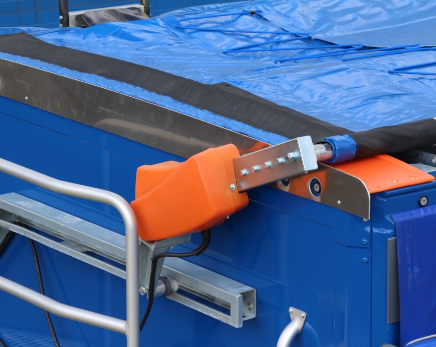 Work safely and ergonomically with a Cramaro Over-Quick tarpaulin